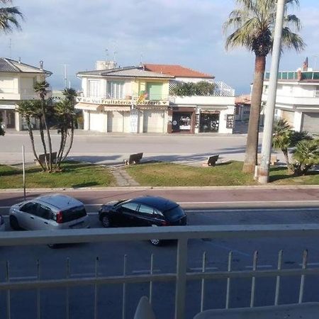 Ferienwohnung Monolocale Lungomare Viareggio Exterior foto